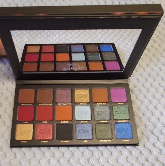 OPV BEAUTY/ "Spotlight" eyeshadow palette - Picture 7 of 7